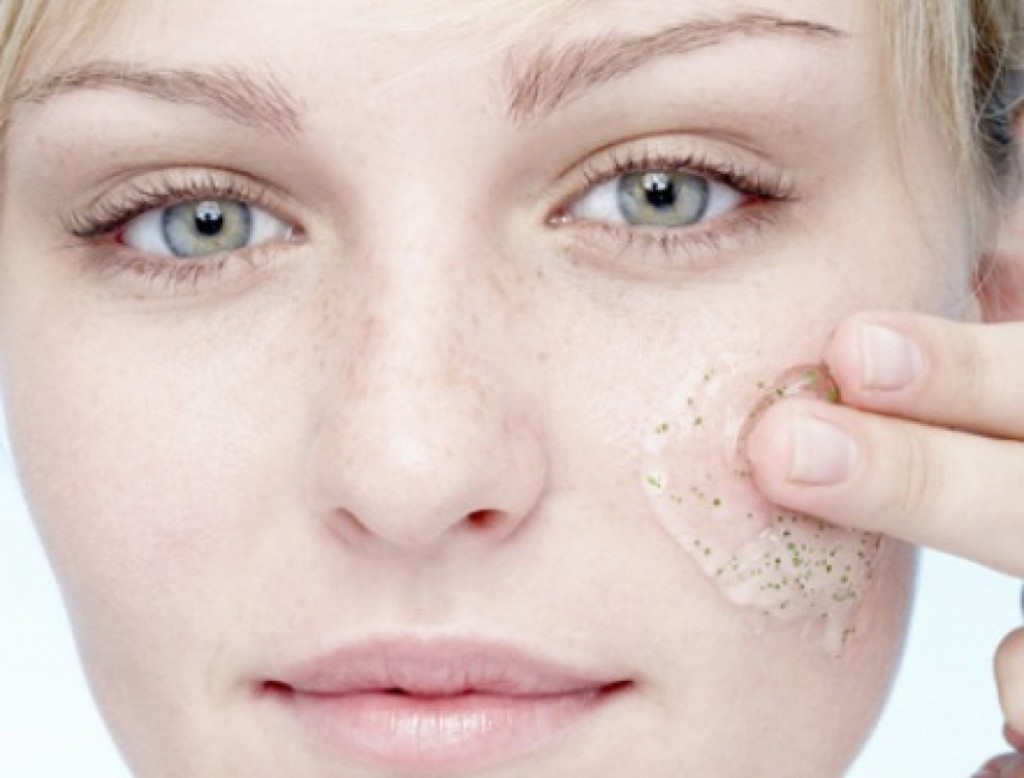 Prepara tu propio exfoliante para el rostro