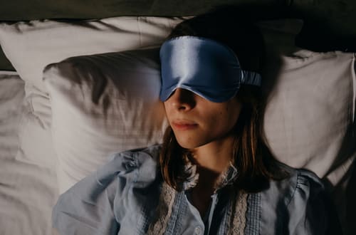 Lo que hacés (o no hacés) con tu pelo antes de dormir puede cambiarlo todo
